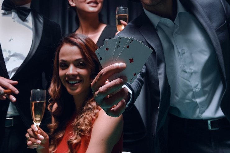 Antarmuka aplikasi Texas Poker lapakcuan168 di layar Android dengan meja permainan dan tombol aksi